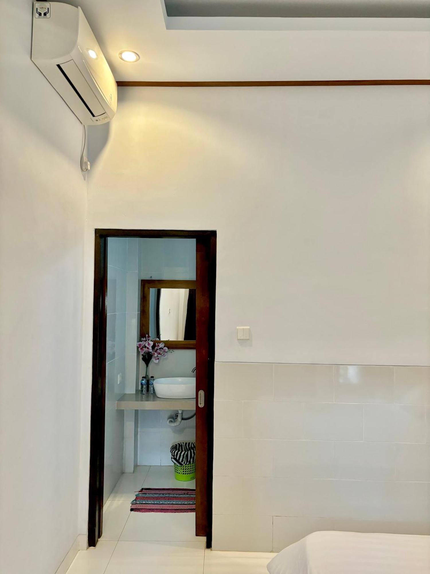 The Lima Home Stay In Canggu Dış mekan fotoğraf